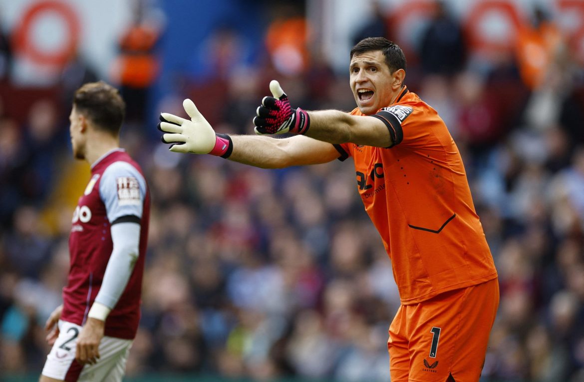 Emi Martinez keen to make Spurs summer switch